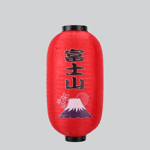 Lanterne japonaise en papier rouge avec le Mont Fuji et des caractères kanji peints dessus.