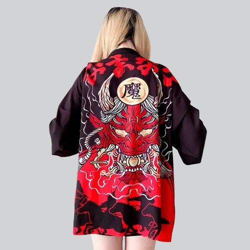 Robe kimono de style japonais avec un dragon rouge et noir et des kanji traditionnels dans le dos.